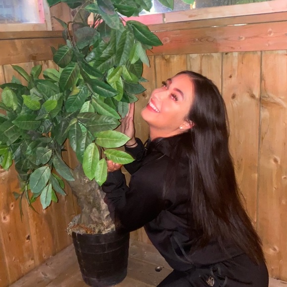 Meet your Posher, Paige! - Picture 3 of 3